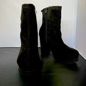 Black boots never worn